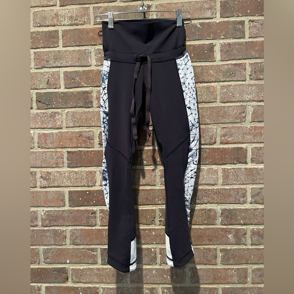 Lululemon Retreat 7/8” Leggings Size 4